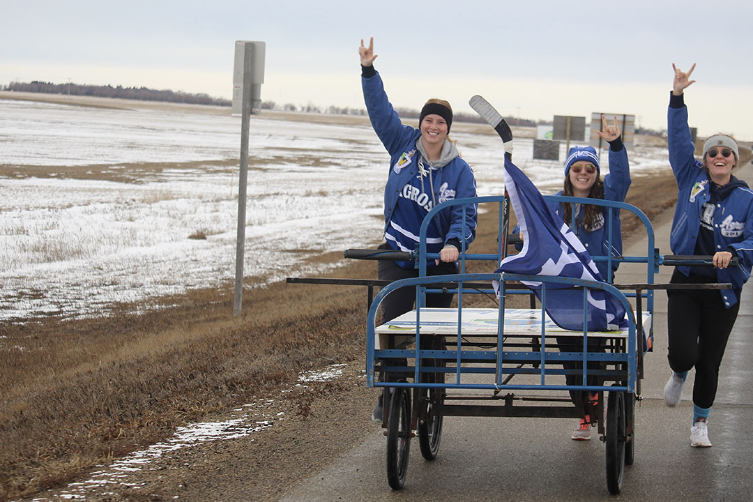 College of Agriculture and Bioresources students Bryanne Peltzer, Cailey Church, and Ellie Stauffer on the run for the Bedpush fundraiser. (Photo: Submitted) 