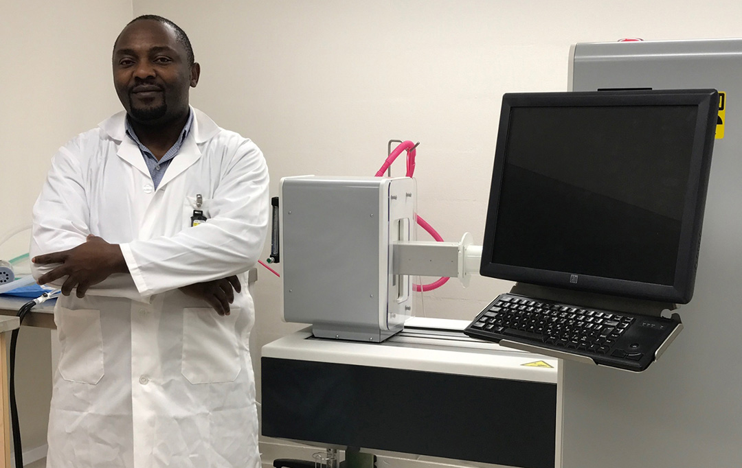 College of Medicine researcher Dr. Humphrey Fonge (PhD) with the microPET/SPECT/CT scanner at the University of Saskatchewan (USask). (Photo: Marg Sheridan)