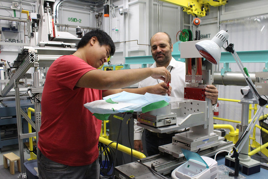 Xiaojie Jay Luan, PhD student, and Juan Ianowski prepare the sample stage at the  BMIT beamline.
