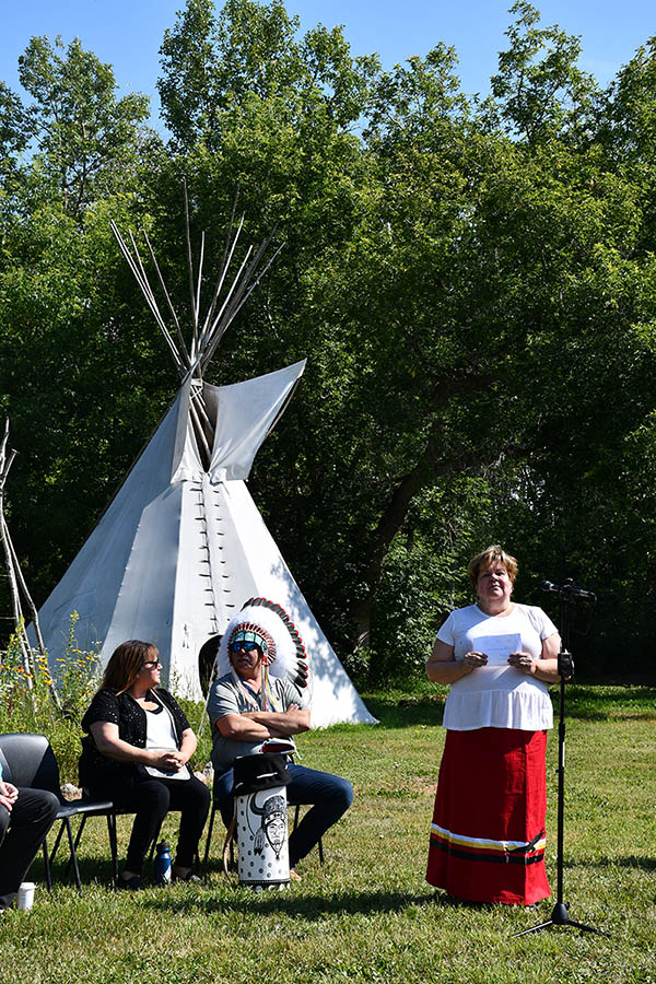 Alexandra King and Pewaseskwan held a ceremony to sign a letter of intent to do research on heart disease and Kennedy’s Disease with The Key First Nation and the Yorkton Tribal Council on August 12, 2022. (Photo by Sarah MacDonald) 