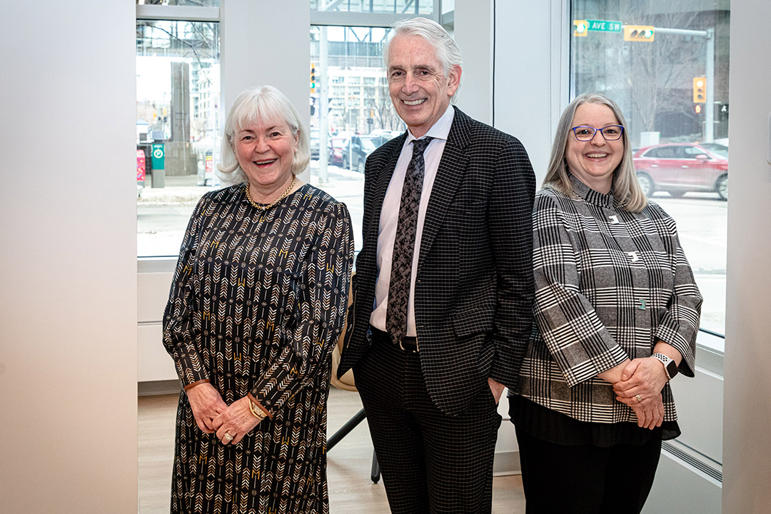 USask Chancellor Grit McCreath, USask President Peter Stoicheff, and Calgary resident Tracey Jungwirth. (Photo: Bud Moore Photography) 