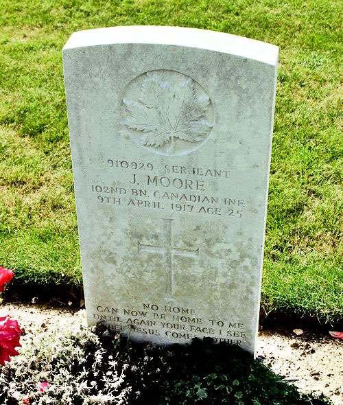 The headstone and gravesite of former University of Saskatchewan student John James Moore in the Canadian cemetery in Pas de Calais, France, one kilometre south of the Canadian Memorial at Vimy Ridge. (Photo: Courtesy of The Canadian Virtual War Memorial)