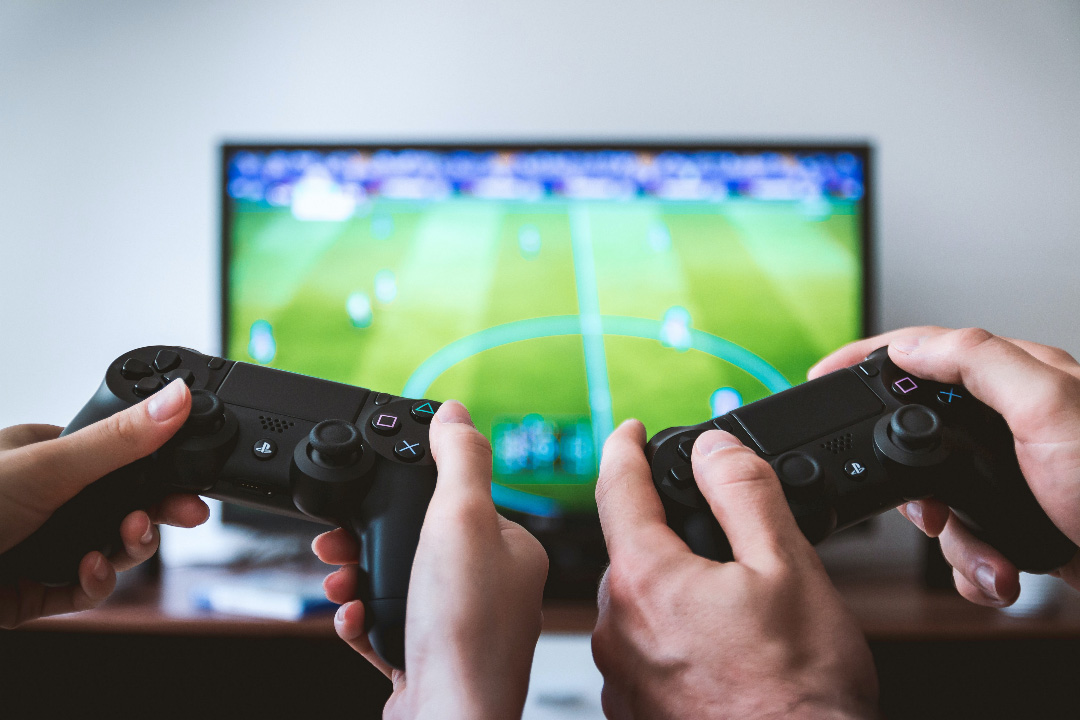 USask graduate student Shaylyn Kress and her research team investigated how visual skills picked up from video game playing can affect reading ability. (Photo: Unsplash/JEShoots.com)