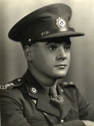 A tree in Saskatoon’s Woodlawn Cemetery is dedicated in honour of Lieutenant Robert Woolard, who was one of the 202 USask students, staff, faculty and alumni who were killed in the Second World War. 