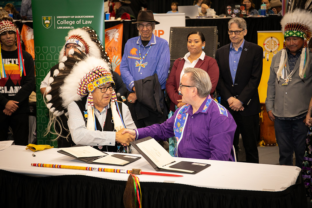 FSIN Vice Chief E. Dutch Lerat and Dean Martin Phillipson with the College of Law at USask sign a Memorandum of Understanding on Saturday, Oct. 21. (Photo: Angela Worobec) 