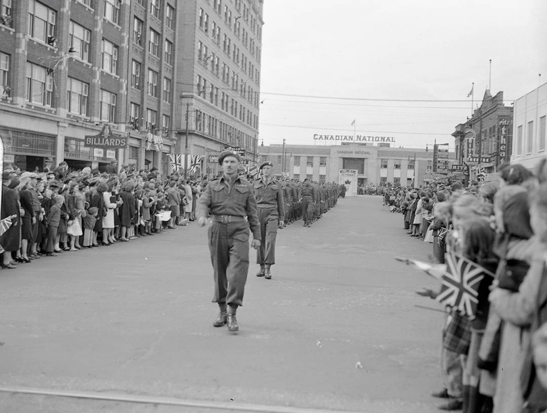 Lt. Col. Drayton Walker leads the 1st Battalion of the Saskatoon Light Infantry along 21st Street in a celebration of their return from Europe on October 3, 1945. (Photo: Saskatoon Public Library - Local History Room)