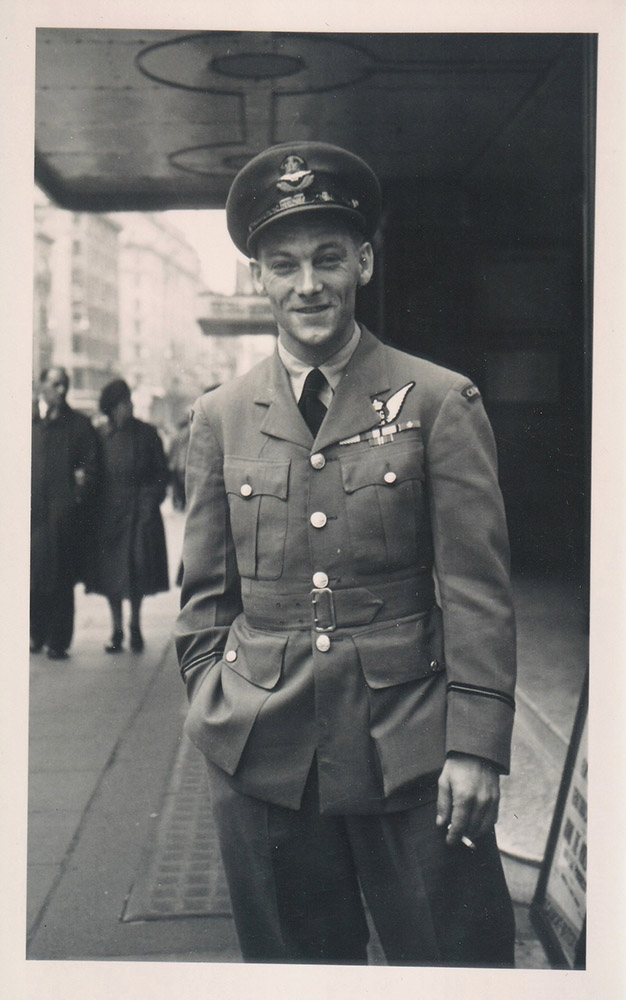 Former USask alumnus/staff member Gordon Patterson (top bunk) in a German prisoner of war camp during the Second World War. (Photo: Submitted)