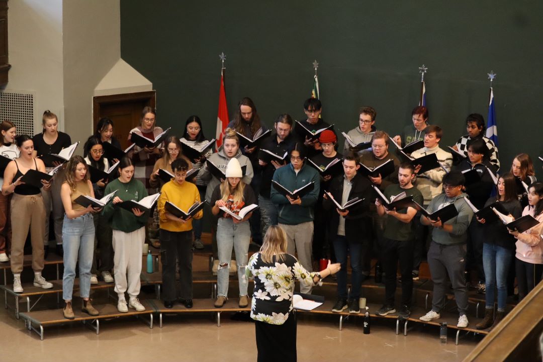 The Greystone Singers, led by Dr. Jennifer Lang (PhD), sing in Convocation Hall on the USask campus. (Credit: Samuel Dymterko)