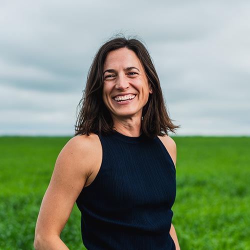 Field measurements are part of the research efforts of Kate Congreves, an associate professor in the Department of Plant Sciences at the University of Saskatchewan, who aims to enhance outcomes for farmers and mitigate fertilizer-related greenhouse gas emissions.