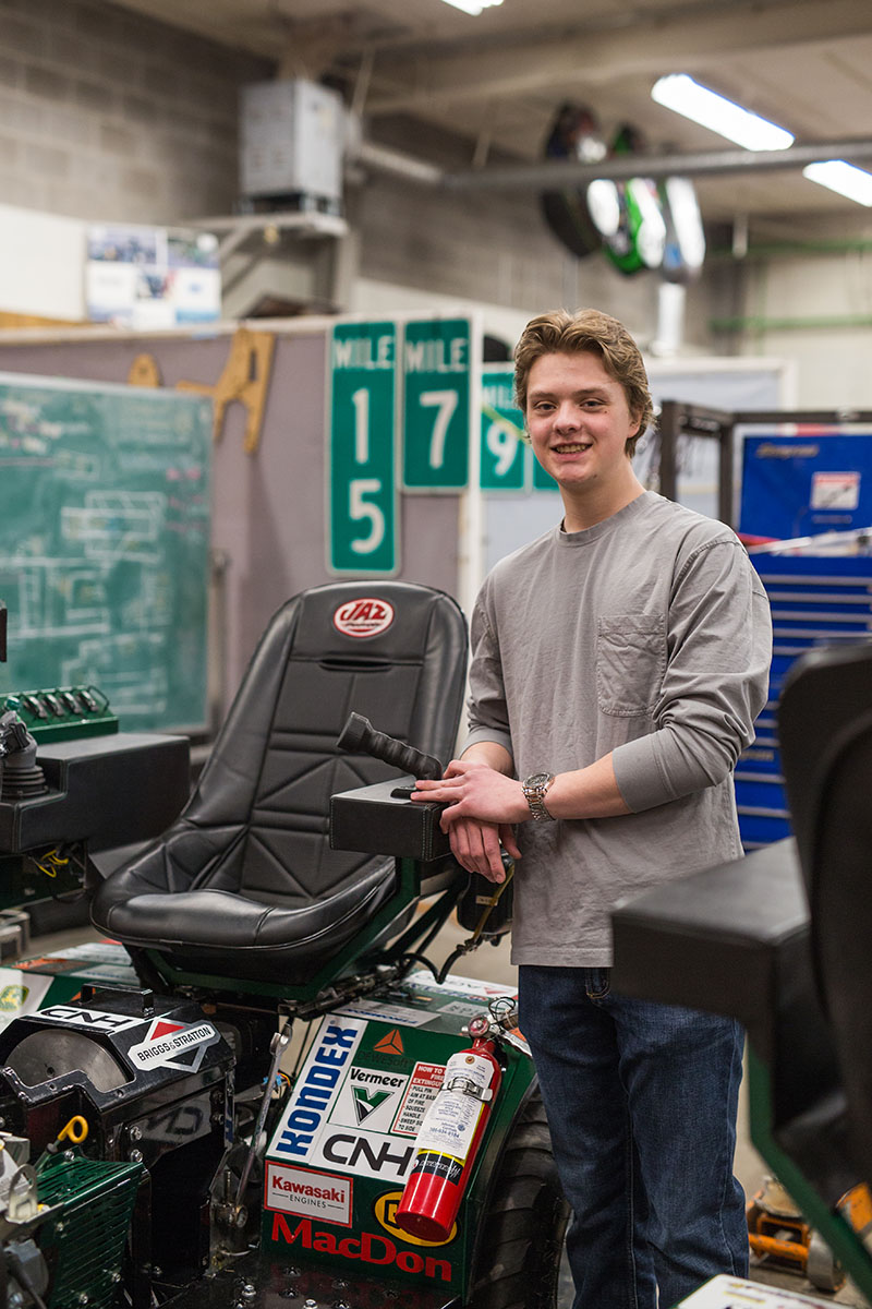 USask Engineering students Raenna Hesje (left) and Easton Hudson (right) are recipients of the University of Saskatchewan Indigenous Students’ Achievements Awards. (Photo: USask Engineering)