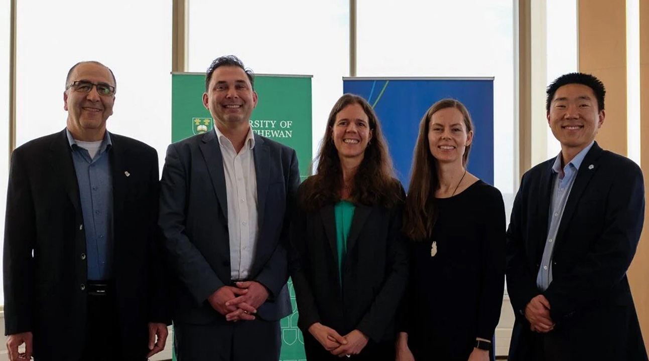 USask and Westinghouse sign collaboration agreement (from left): Jafar Soltan, Associate Dean Research and Partnerships & Professor, Chemical and Biological Engineering, USask; Michael Bradley, Dean of the USask College of Engineering; Leah Crider, Westinghouse Vice President of eVinci Commercial Operations; Agata Leszkiewicz, eVinci Business Development Lead, Westinghouse Canada; and Mike Valore, Westinghouse Senior Director, Advanced Reactor Commercialization.