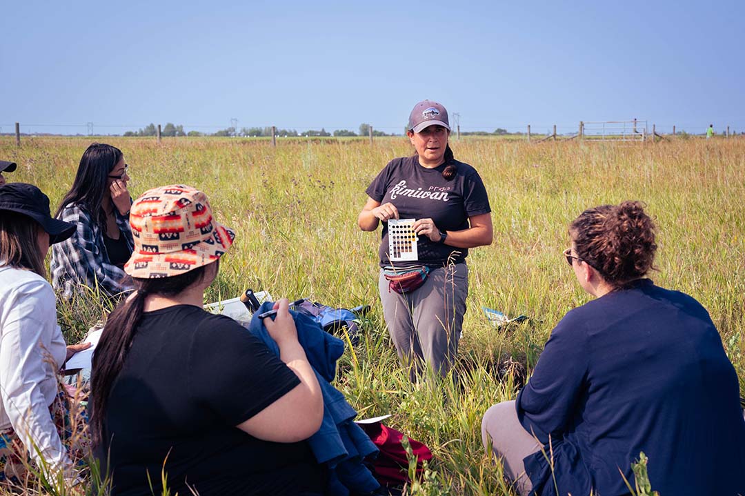 Dr. Melissa Arcand (PhD) teaching the ASKI 101.3 Field Studies in the Environment course for the Kanawayihetaytan Askiy program. (Photo: Nicole Denbow) 