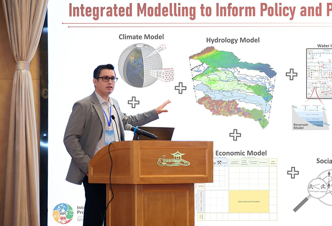 SENS hydrology researcher Dr. Saman Razavi (PhD) at the Yellow River in China during a research visit in August 2025. (Photo: Submitted)