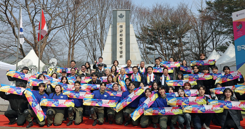 A delegation led by USask associate professor of drama Deneh’Cho Thompson traveled to Korea in March to kick off the R:LINK musical collaboration. USask graduate Leze Pewapsconias was among the performers at the event. (Photos: Submitted)