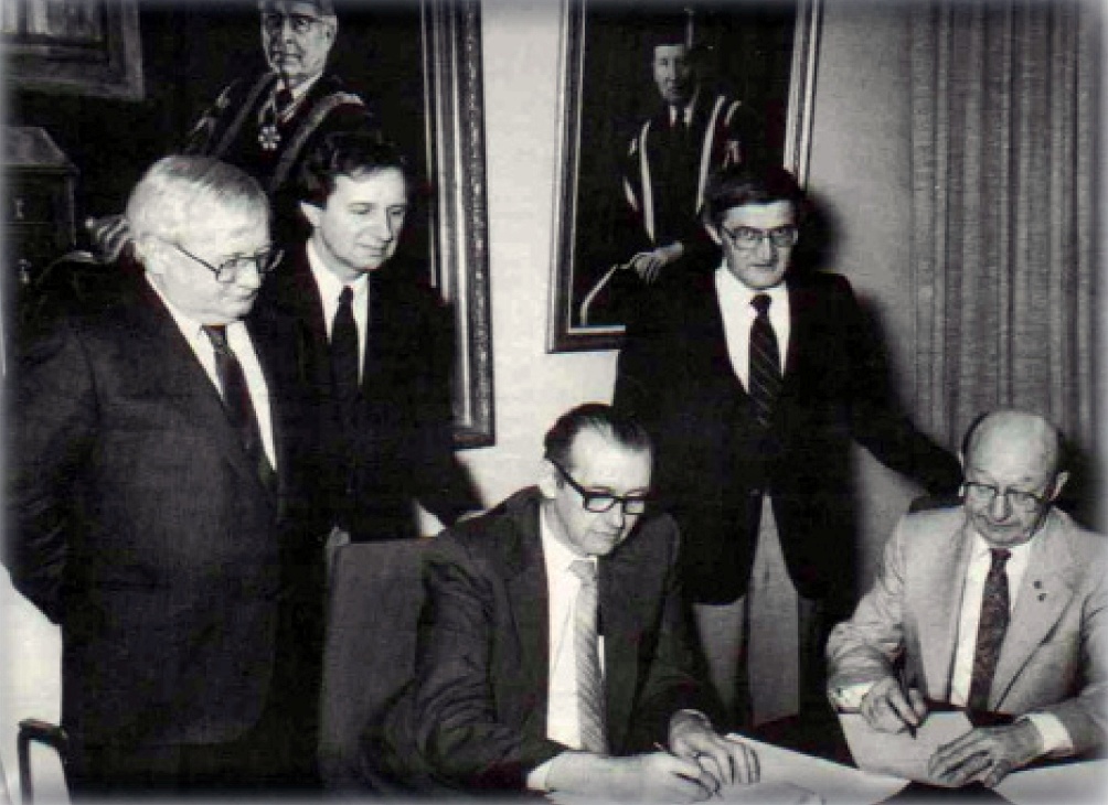 The official signing centre for agricultural medicine. Clockwise from top left: Dr. I. McDonald, Dr. J. Dosman, Dr. R. Bala, J.W. Churchman, Dr. L. Kristjanson. (Photo: Supplied)