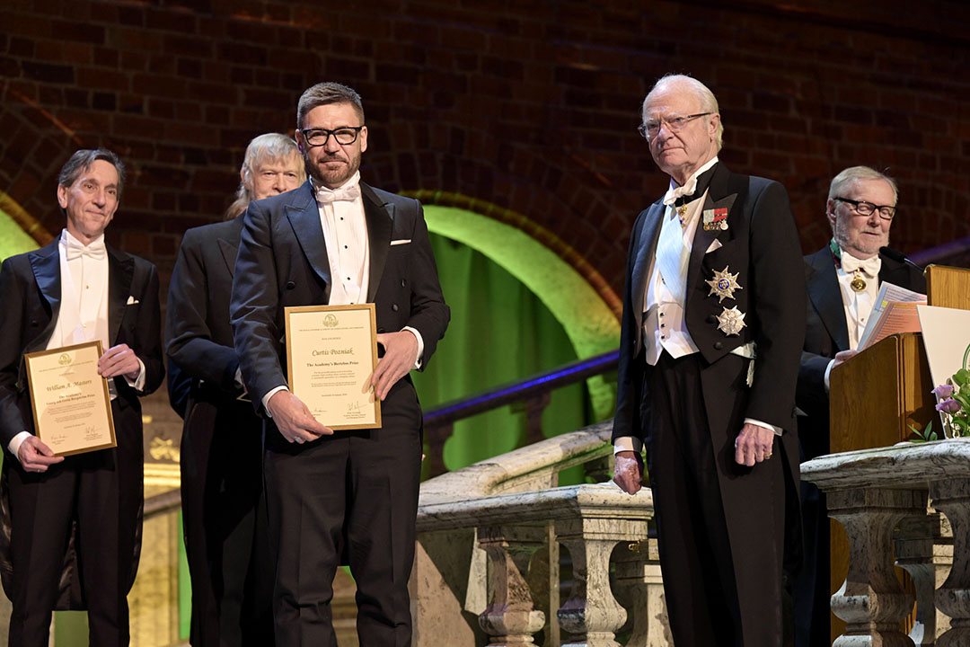 Dr. Curtis Pozniak (PhD) receiving the Bertebos Prize from King Carl XVI Gustaf of Sweden at a ceremony in Stockholm, Sweden. (Photo: Erik Cronberg)