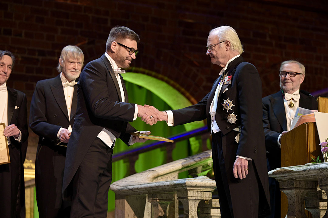 Dr. Curtis Pozniak (PhD) receiving the Bertebos Prize from King Carl XVI Gustaf of Sweden at a ceremony in Stockholm, Sweden. (Photo: Erik Cronberg)