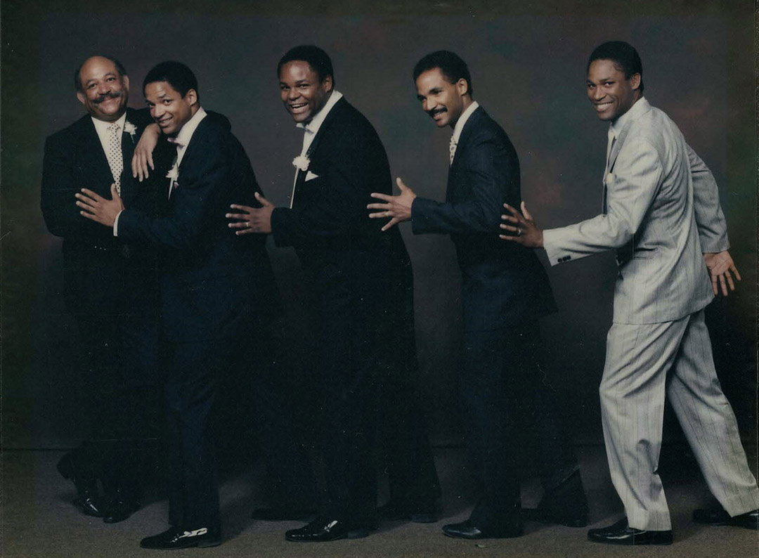 In 1963, PhD candidate Norman McDuffie (in suit), works with fellow researchers in the post-graduate tissue culture course, at the University of Saskatchewan. (Photo: University Archives A-3952)