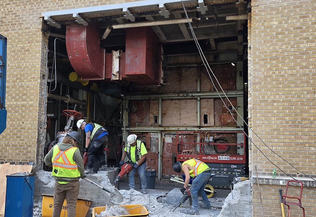 The new boiler arrives on campus for the University of Saskatchewan’s $17.34-million steam capacity replacement project. (Photo: Andrew Watson)