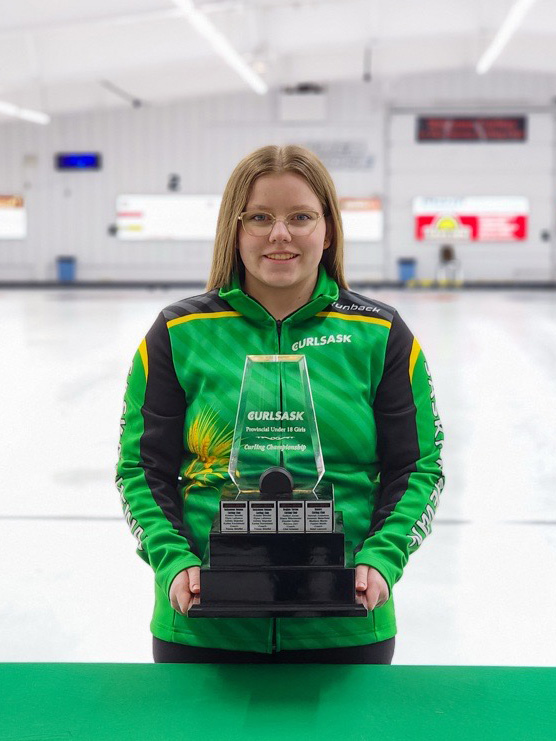 From left to right, skip Renée Wood of USask Engineering and her provincial U18 women’s curling championship team, with third Edie Jardine, second Amelia Whiting and lead Winnie Morin. In back: coach Dwayne Yachiw. (Photo: Submitted)